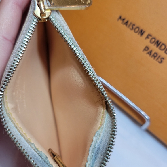 GUC Louis Vuitton Authentic White Murakami Cles - Picture 7 of 8